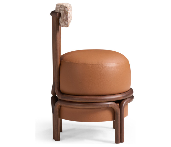 VANITY STOOL @ FEMALE CHANGING ROOM