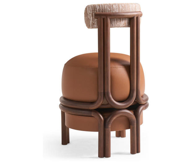 VANITY STOOL @ FEMALE CHANGING ROOM