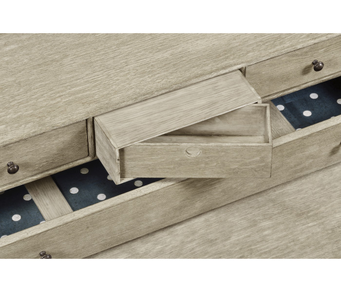 Arles Desk
