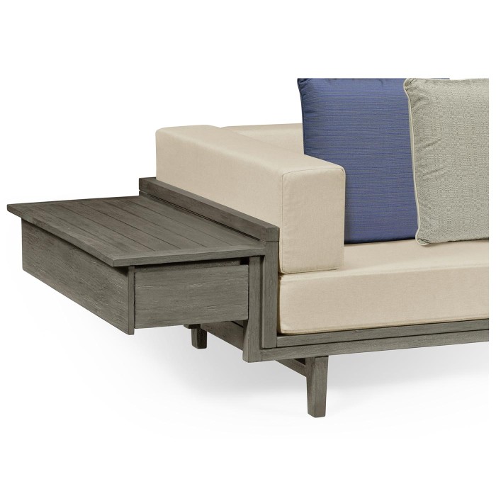 Outdoor day bed (COM)