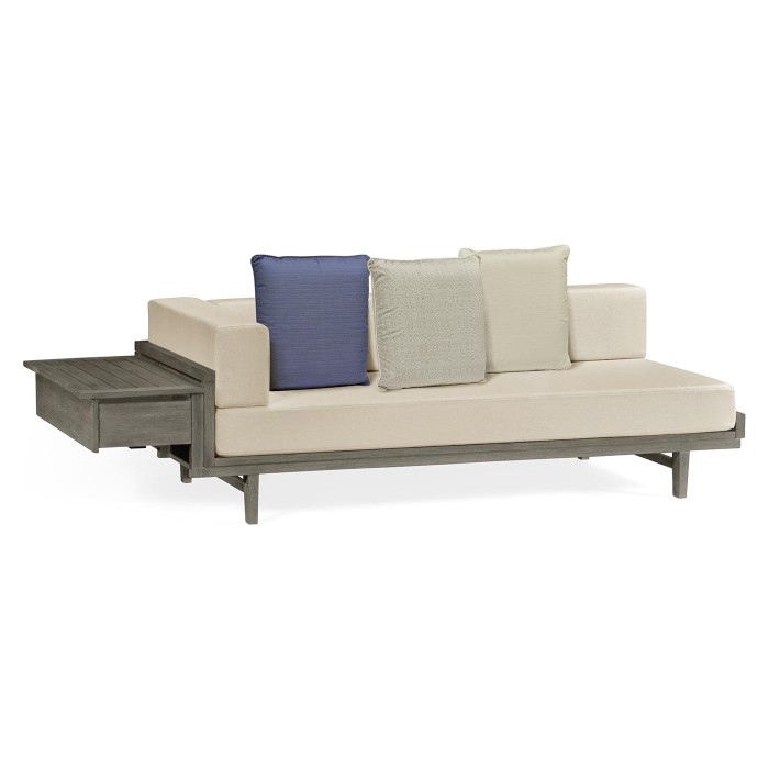 Outdoor day bed (COM)
