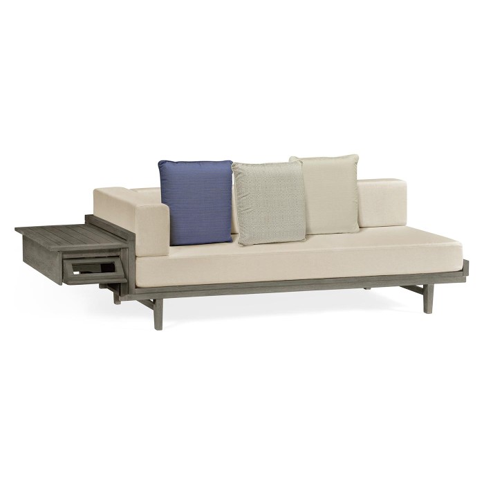 Outdoor day bed (COM)