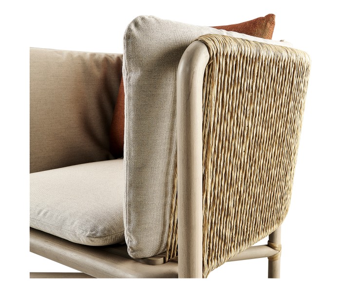 LOUNGE CHAIR