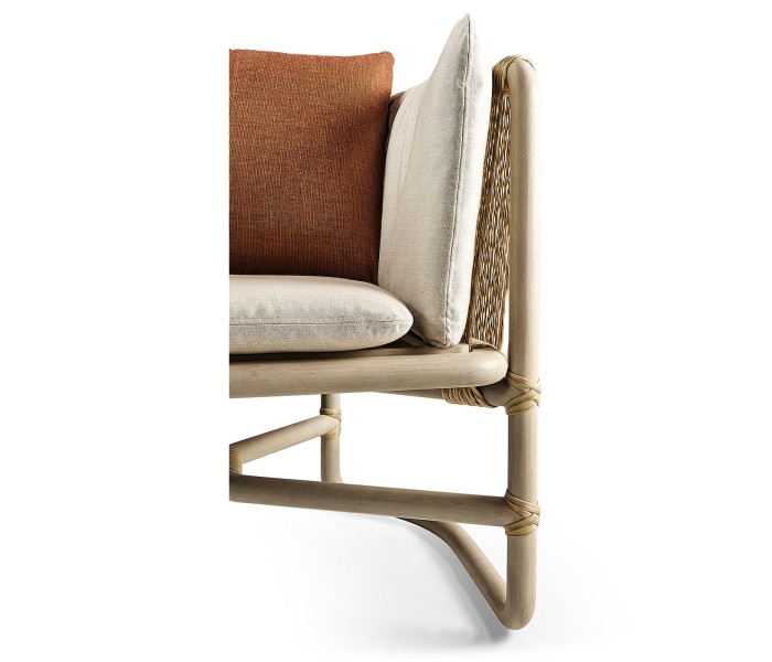 LOUNGE CHAIR