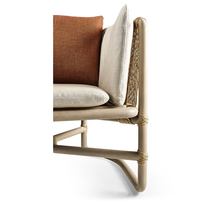 LOUNGE CHAIR