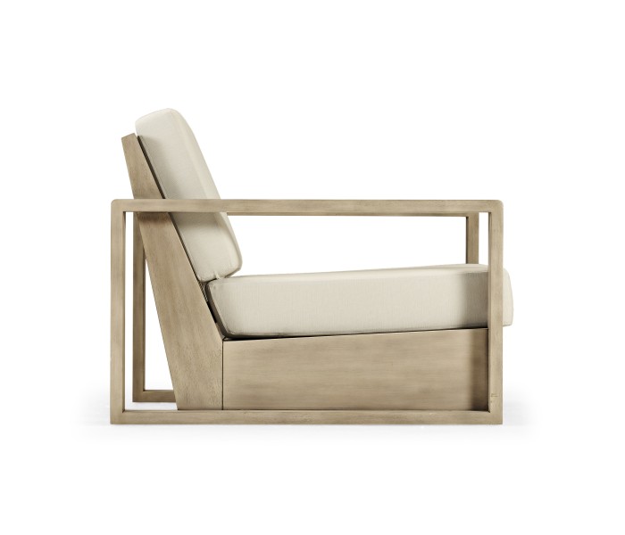 LOUNGE CHAIR