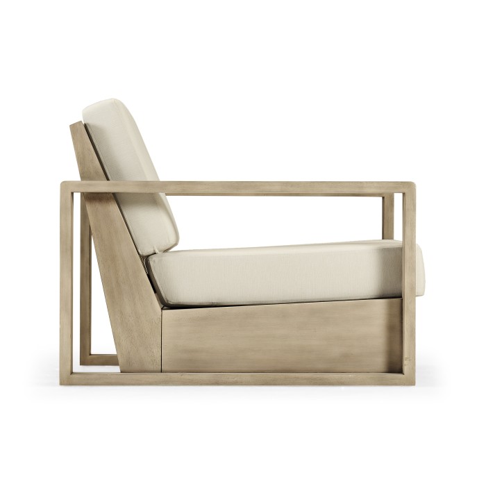 LOUNGE CHAIR