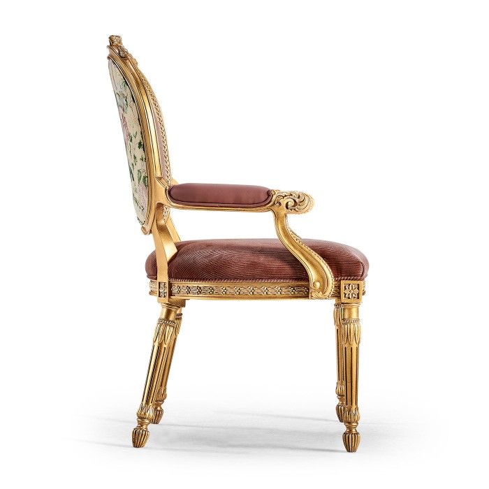 Medaillon Armchair