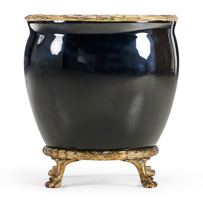 BLACK GLOSSY CERAMIC CHINESE VASE
