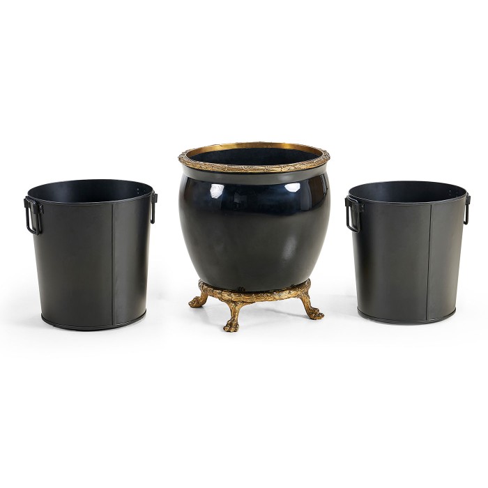 BLACK GLOSSY CERAMIC CHINESE VASE