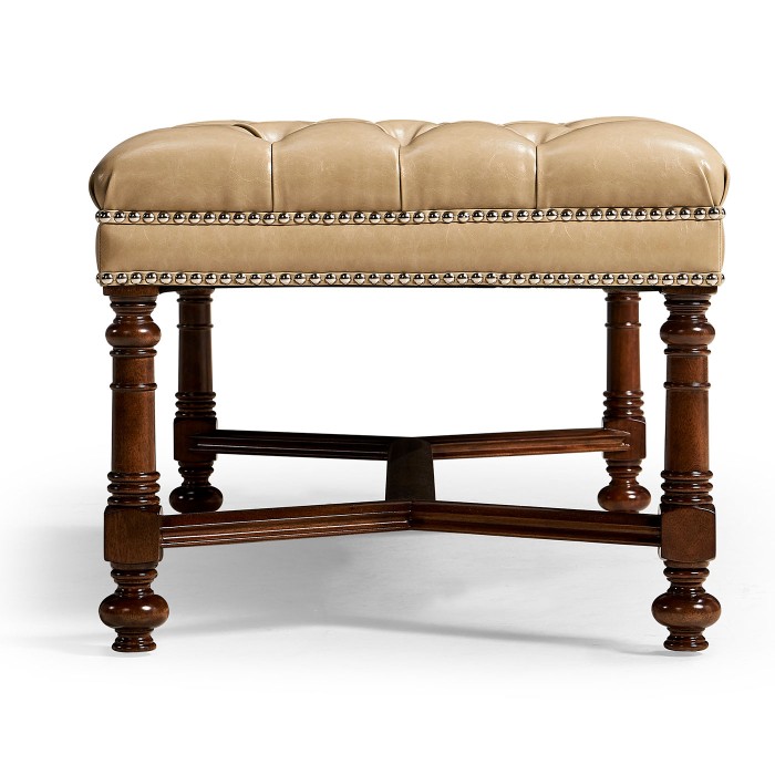 Studio SUITES - end of bed bench