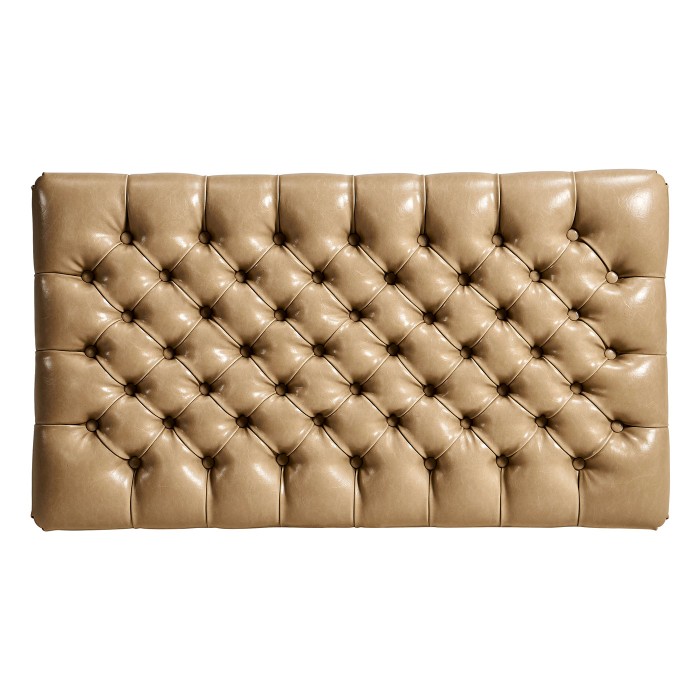 Studio SUITES - end of bed bench