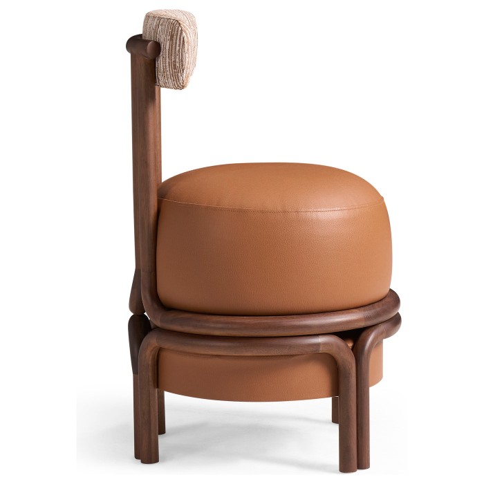 VANITY STOOL @ FEMALE CHANGING ROOM