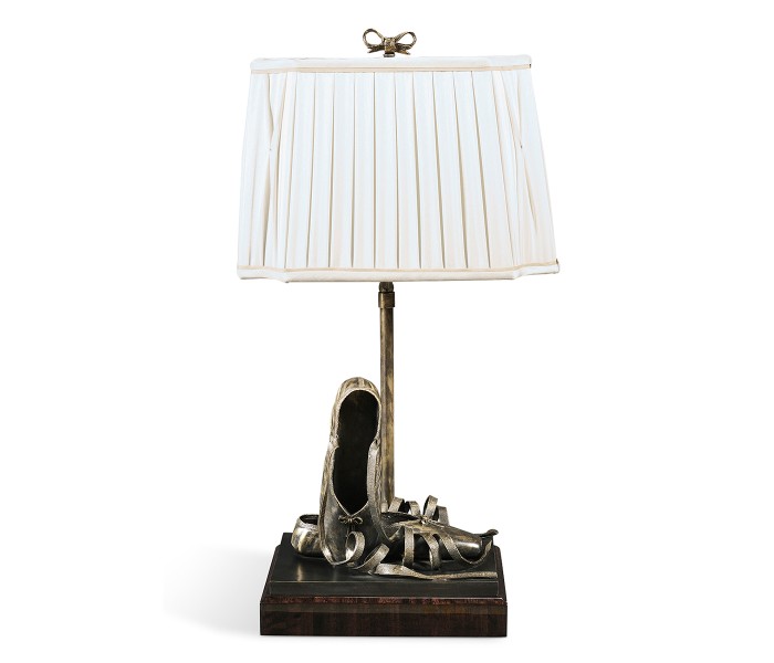 Ballet pointe shoes table lamp