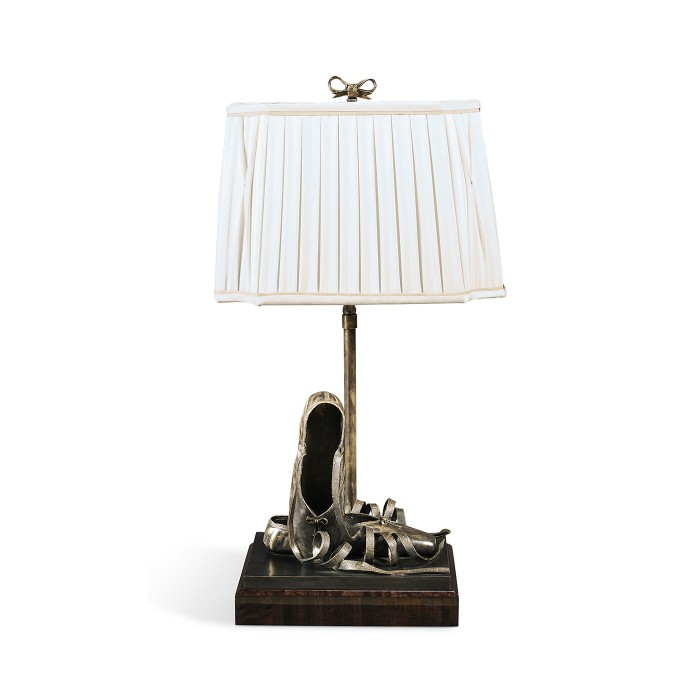 Ballet pointe shoes table lamp