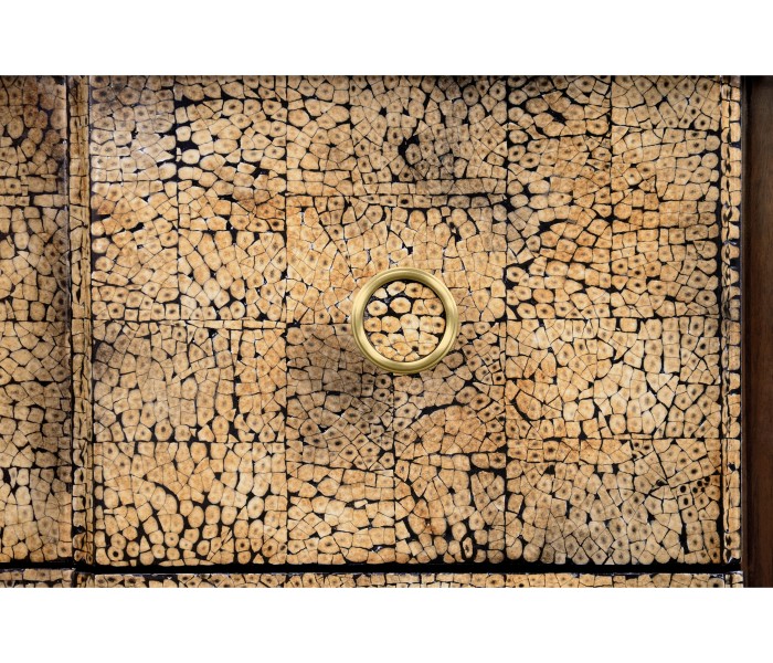 Chest of Drawers with Eggshell Inlay & Brass Details