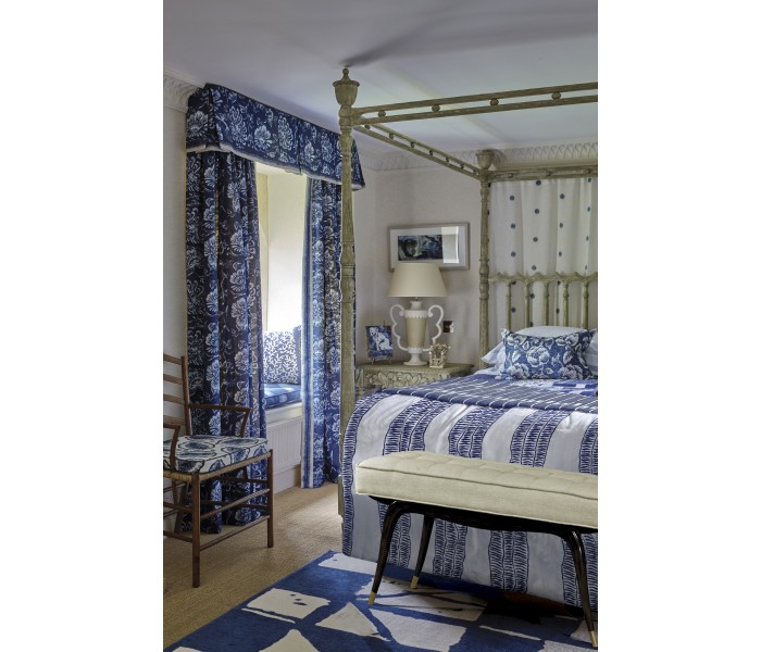 Morris King Bed