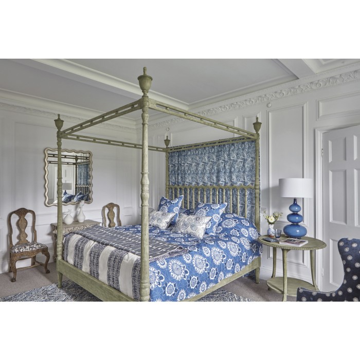 Morris King Bed