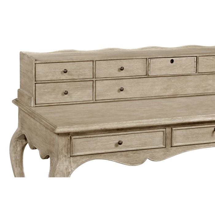 Arles Desk