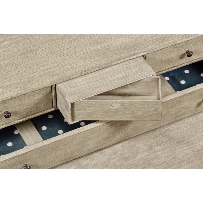 Arles Desk