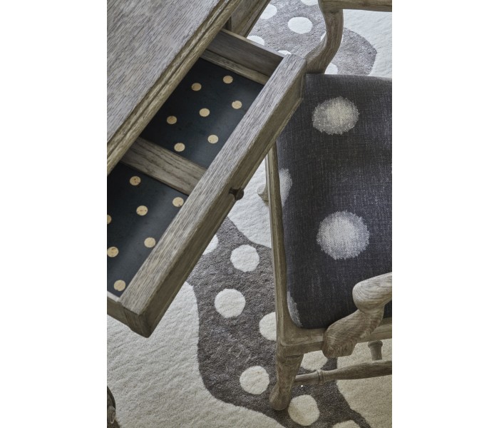 Arles Desk