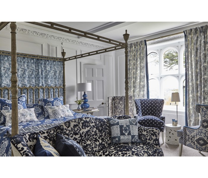 Octavian White & Blue Screen Panels